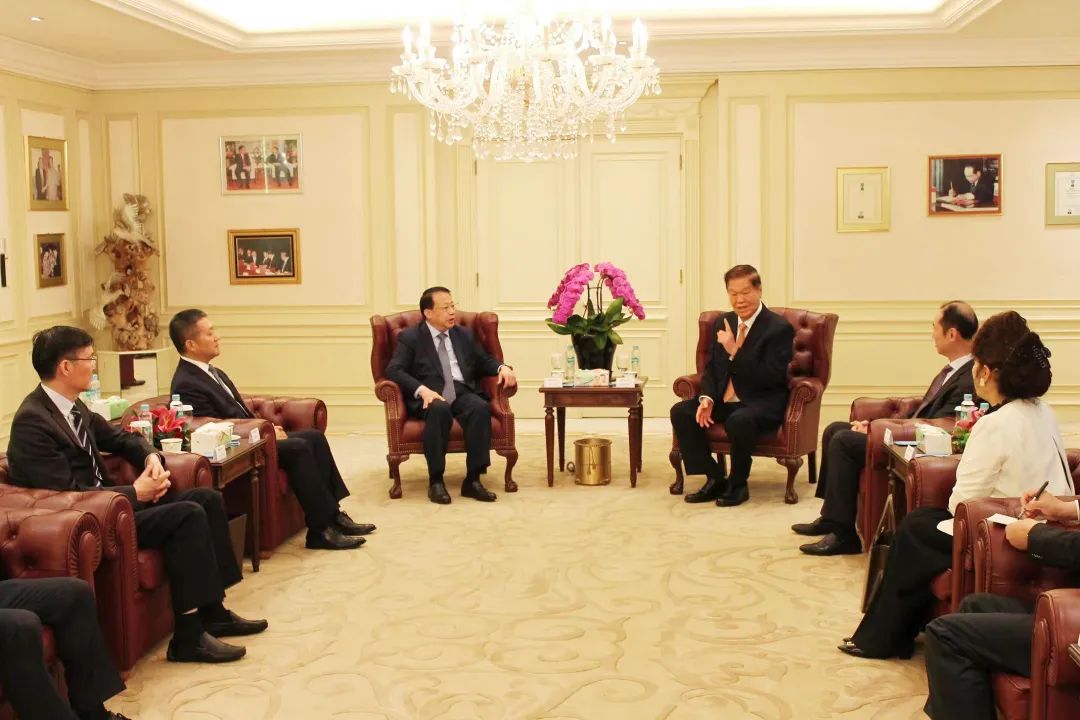 上海市市长龚正率代表团访问印尼，与金光集团董事长兼总裁黄志源亲切交流